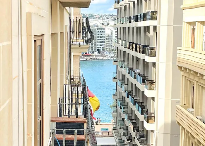 Charming Coastal Suite In Cosmopolitan Sliema