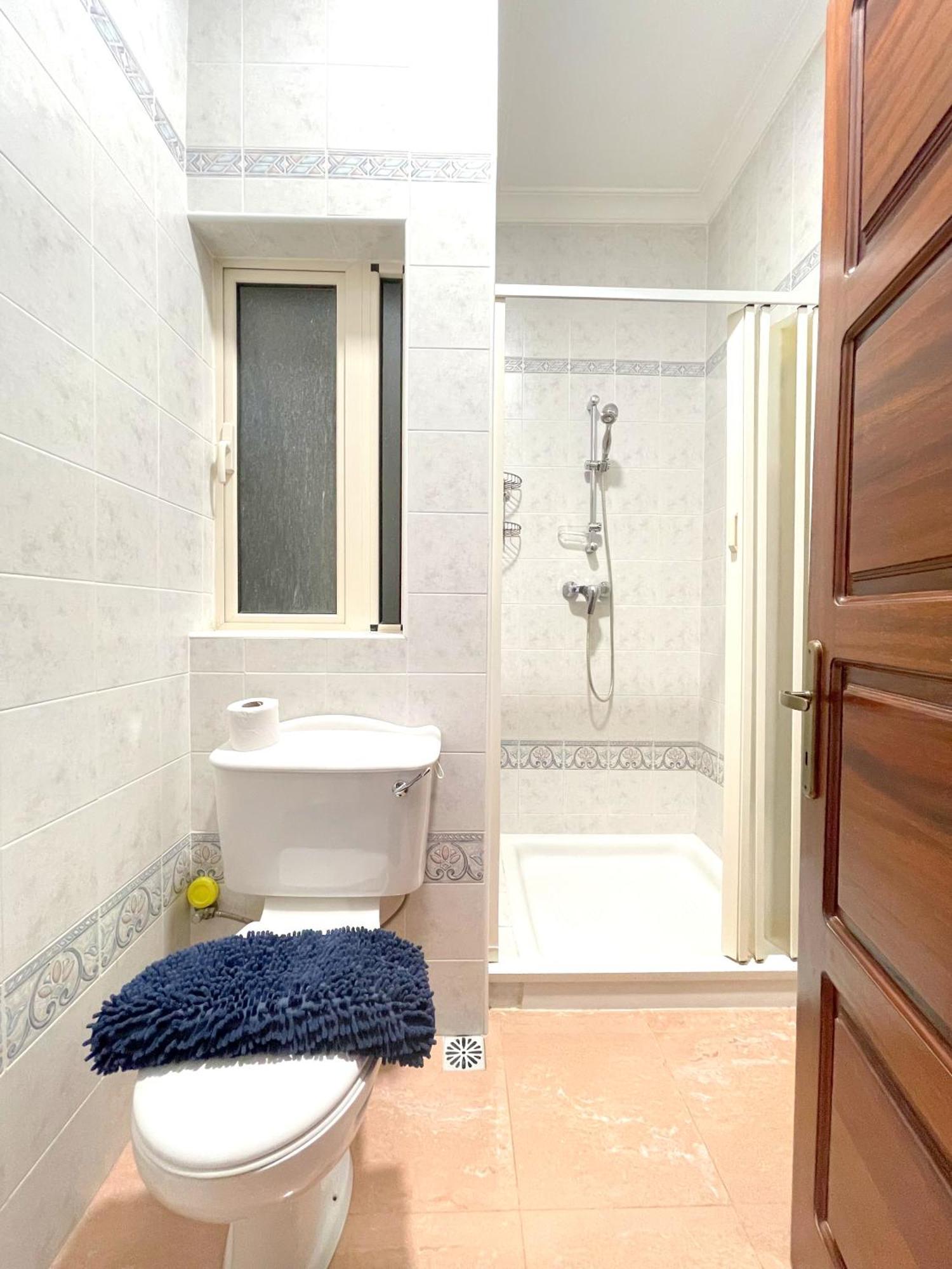 Charming Coastal In Cosmopolitan Apartment *